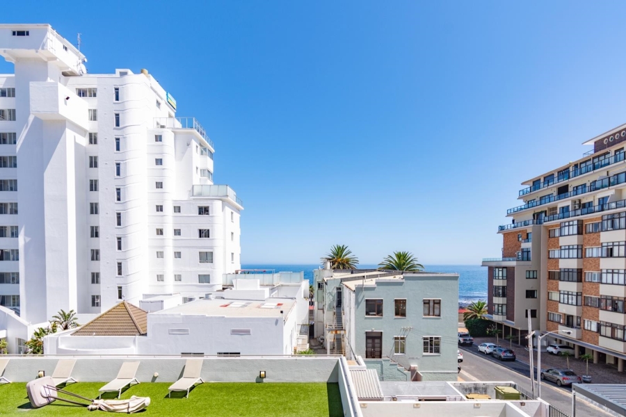 2 Bedroom Property for Sale in Sea Point Western Cape